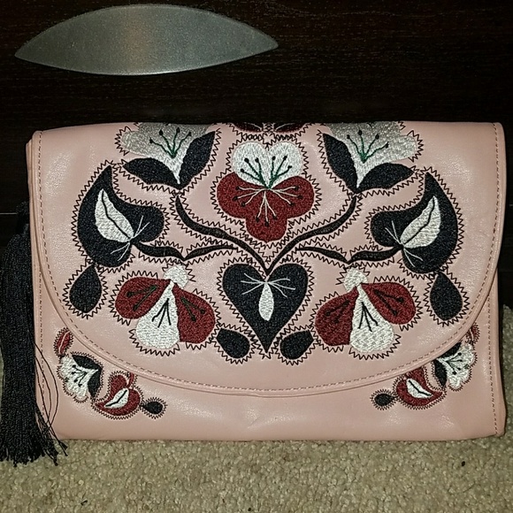 Cynthia Rowley embroidered light pink clutch - Picture 3 of 6